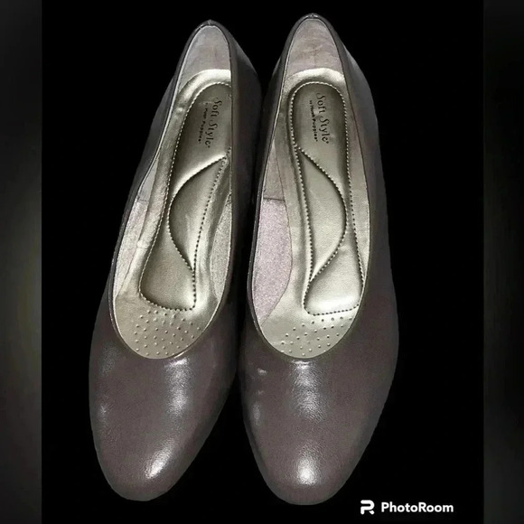 Woman’s shoes - flats - Picture 2 of 5